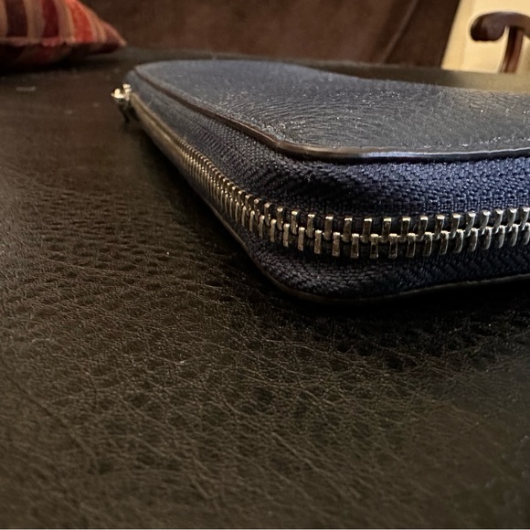 Michael Kors Jet Set Zip Wallet - Picture 3 of 11